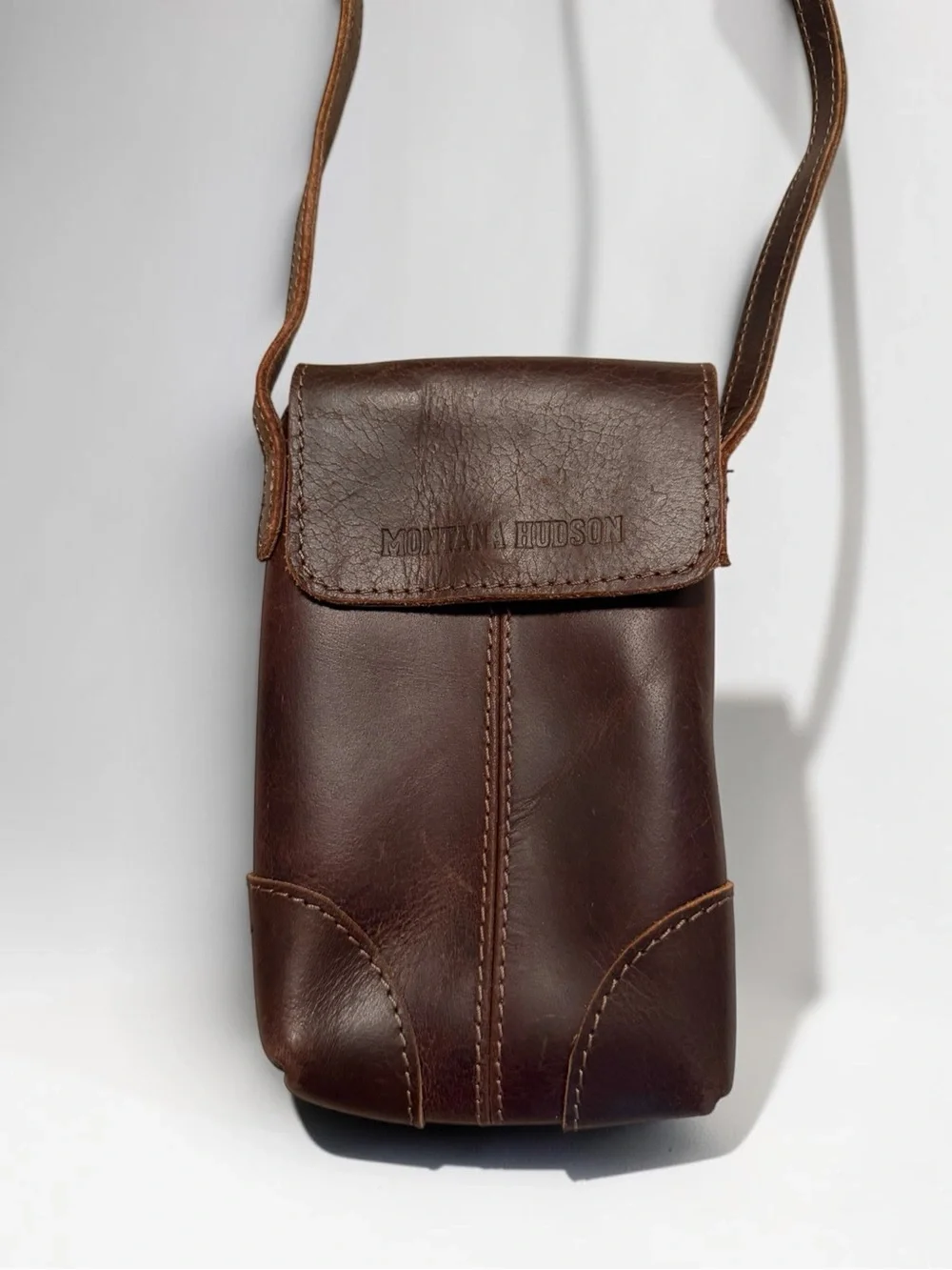 NEW Montana Hudson Leather Crossbody Bag Touchscreen Phone Pocket